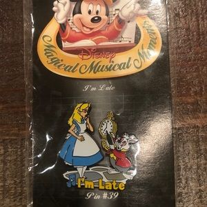 Disney pin Alice “I’m Late”